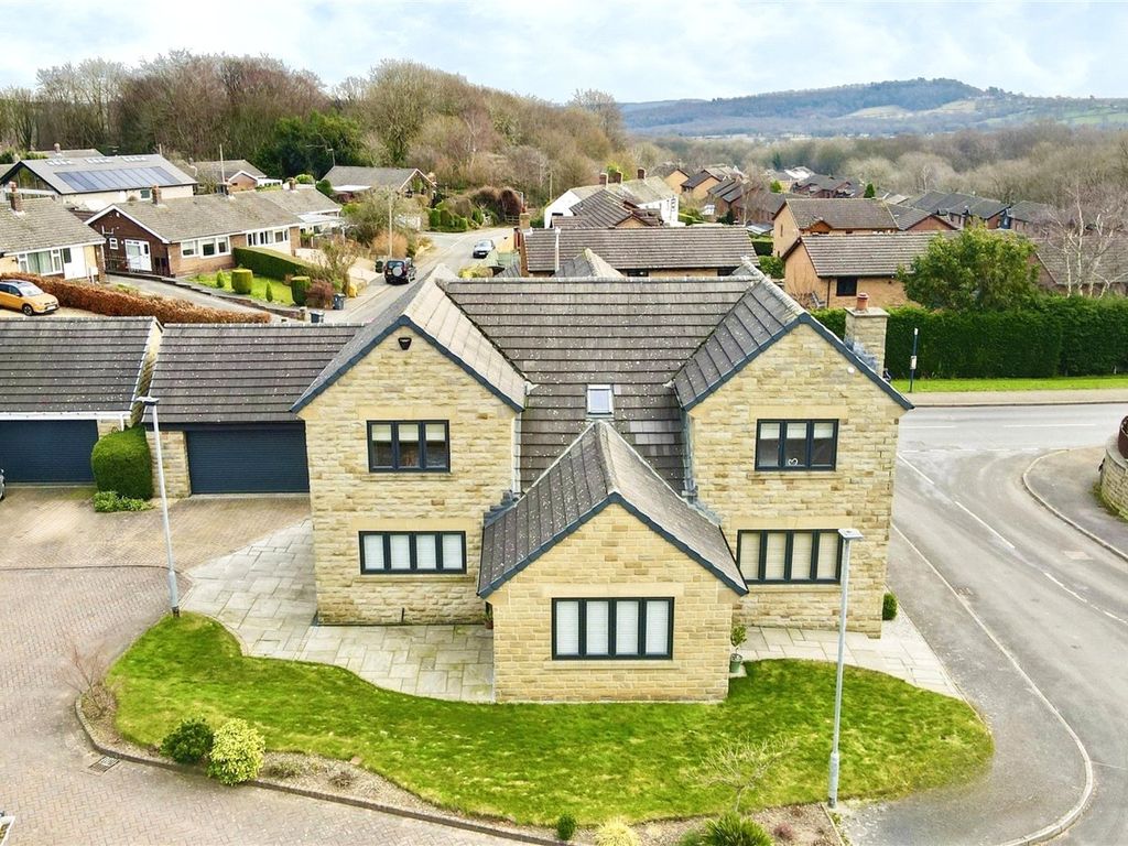 4 bed detached house for sale in Stonecroft Court, Silkstone Common, Barnsley, South Yorkshire S75, £525,000