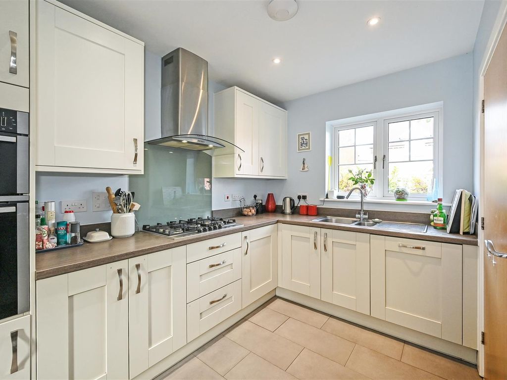 3 bed detached house for sale in Brookwood Crescent, Waterlooville PO8, £430,000