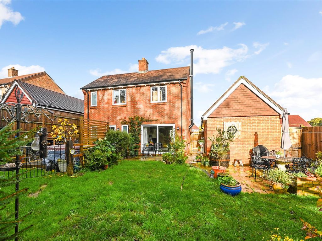 3 bed detached house for sale in Brookwood Crescent, Waterlooville PO8, £430,000