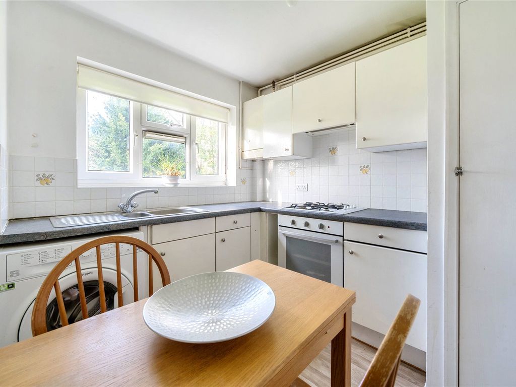 1 bed flat for sale in Woodland Way, West Wickham BR4, £225,000