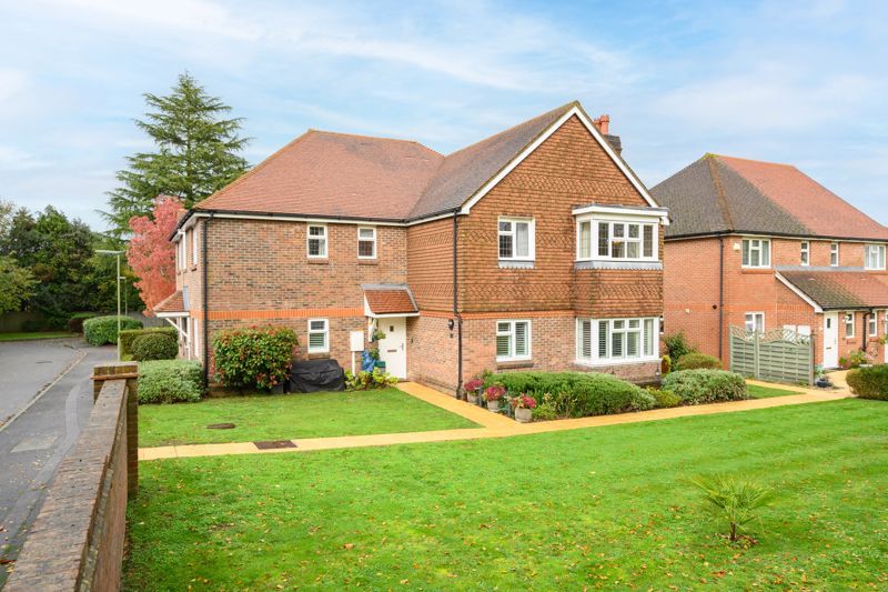 2 bed flat for sale in Springvale Close, Great Bookham, Bookham, Leatherhead KT23, £385,000