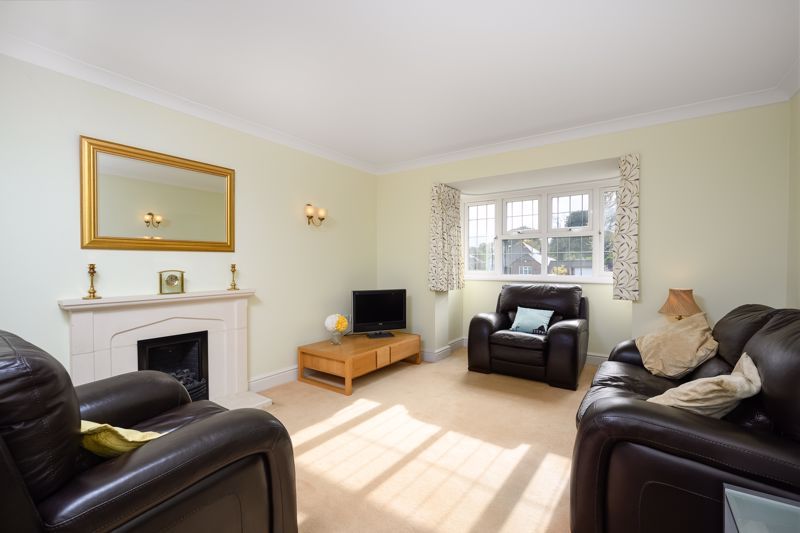 2 bed flat for sale in Springvale Close, Great Bookham, Bookham, Leatherhead KT23, £385,000