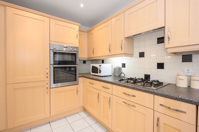 2 bed flat for sale in Springvale Close, Great Bookham, Bookham, Leatherhead KT23, £385,000