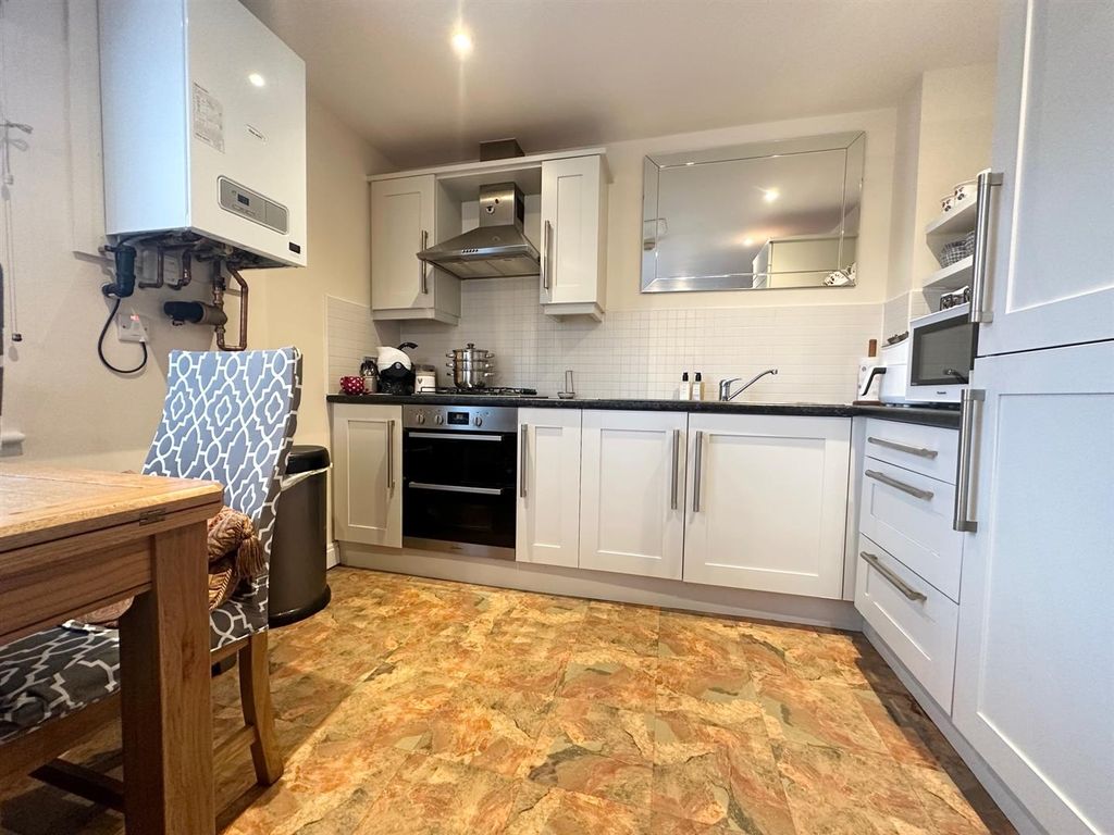 2 bed flat for sale in Pillory Street, Nantwich, Cheshire CW5, £165,000