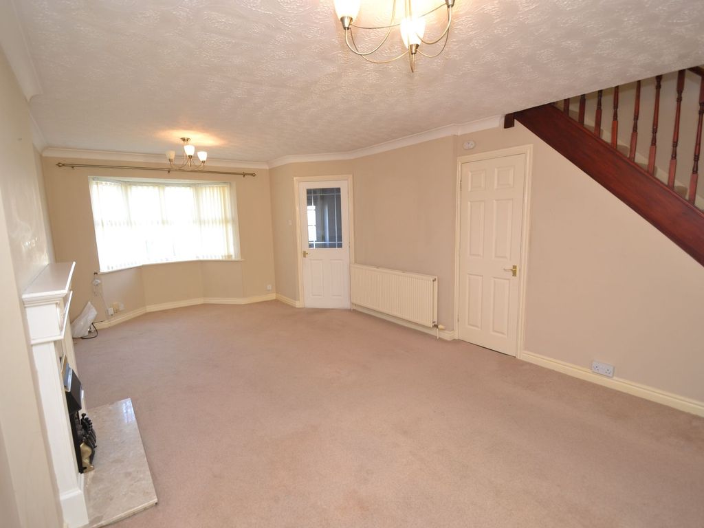 4 bed detached house for sale in Little Cote, Thackley, Bradford BD10, £285,000
