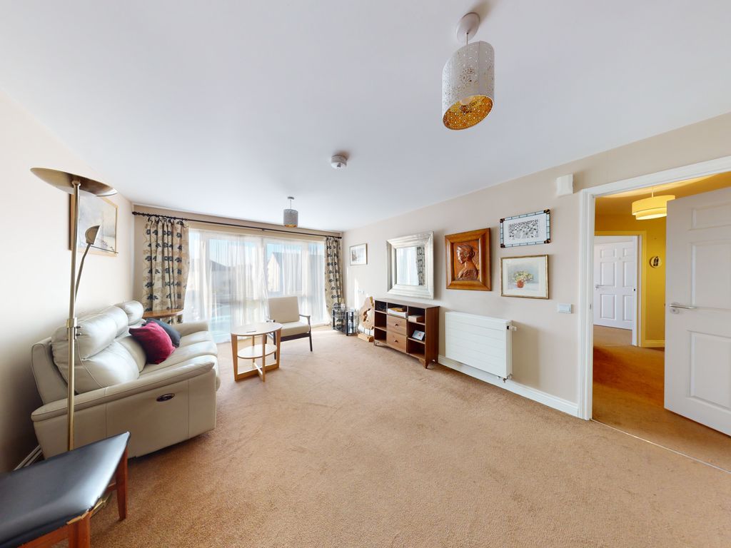 2 bed flat for sale in Shotover View, Oxford OX4, £170,000