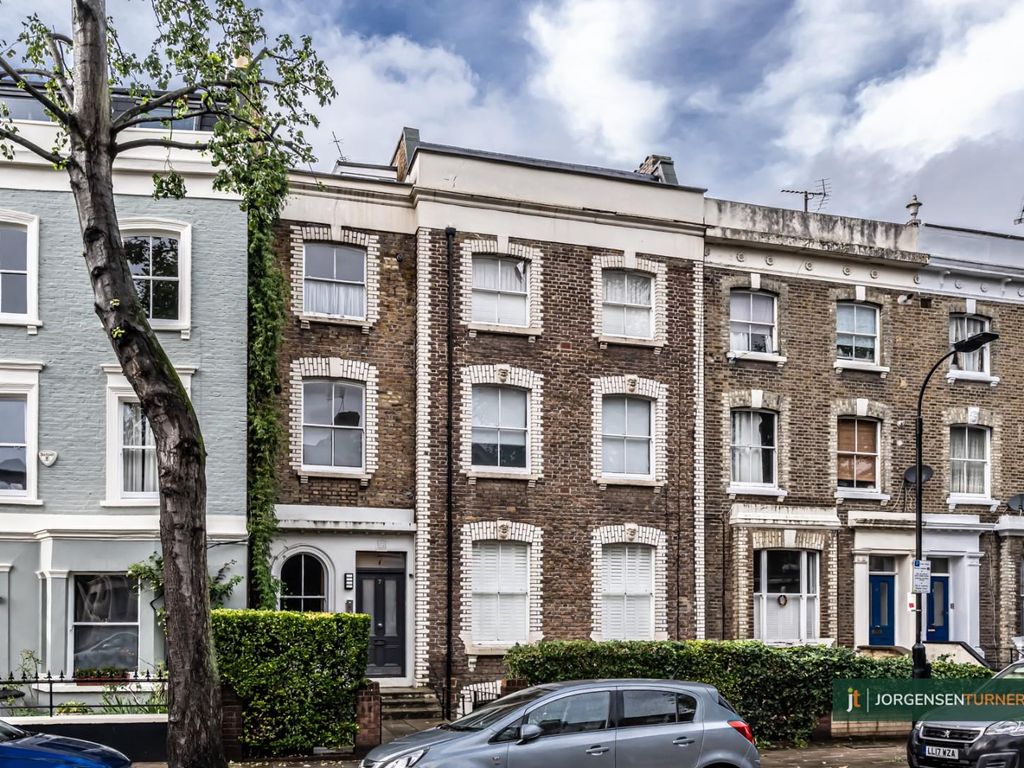 1 bed flat for sale in Loftus Road, London W12, £350,000