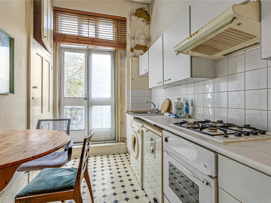 1 bed flat for sale in Finborough Road, Chelsea, London SW10, £520,000