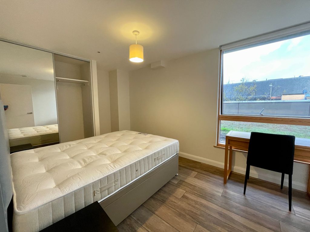 2 bed flat to rent in Queen Street, Maidenhead, Berkshire SL6, £2,300 pcm
