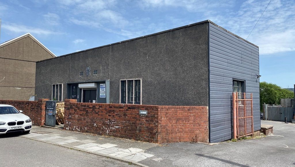 Office to let in Cave Street, Swansea SA5, £10,000 pa