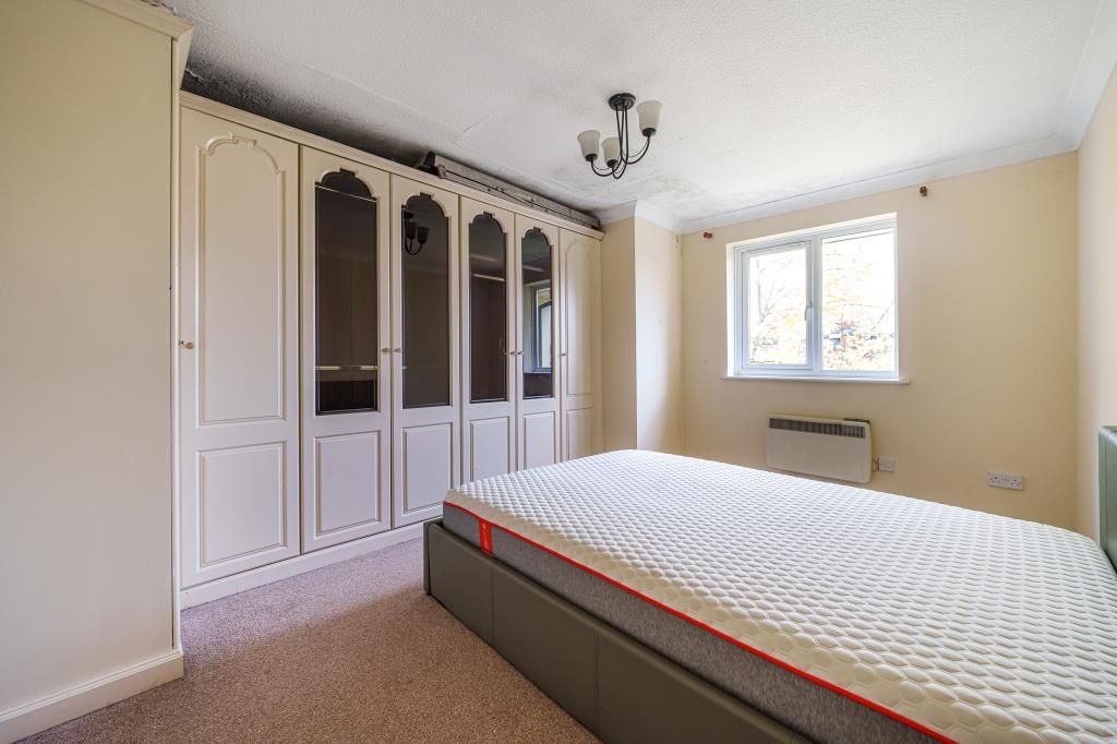 2 bed flat for sale in High Wycombe, Buckinghamshire HP11, £210,000