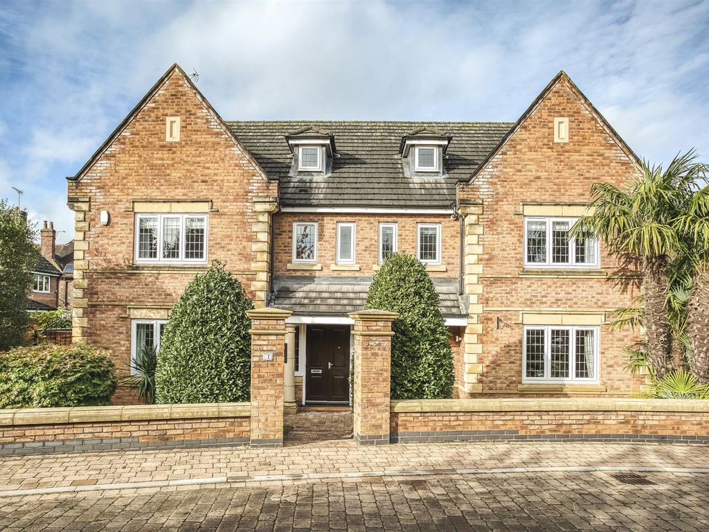 5 bed detached house for sale in Dovestone Gardens, Littleover, Derby DE23, £885,000