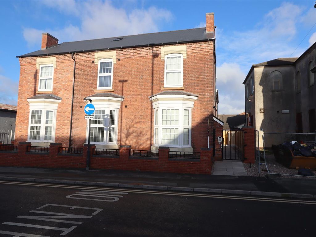 1 bed flat to rent in Union Street, Willenhall WV13, £650 pcm