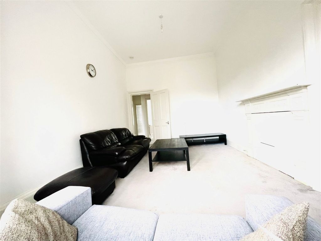 3 bed flat for sale in Upper Craigs, Stirling, Stirling And Falkirk FK8, £139,500
