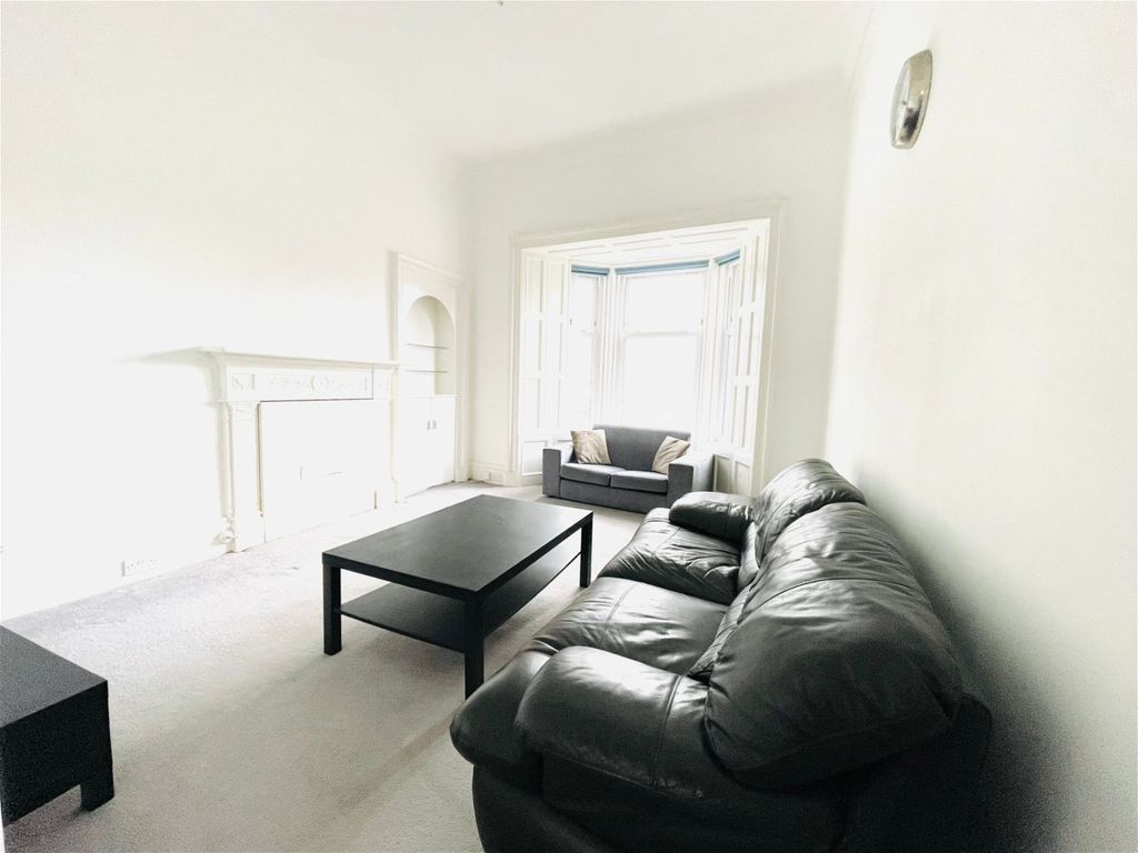 3 bed flat for sale in Upper Craigs, Stirling, Stirling And Falkirk FK8, £139,500