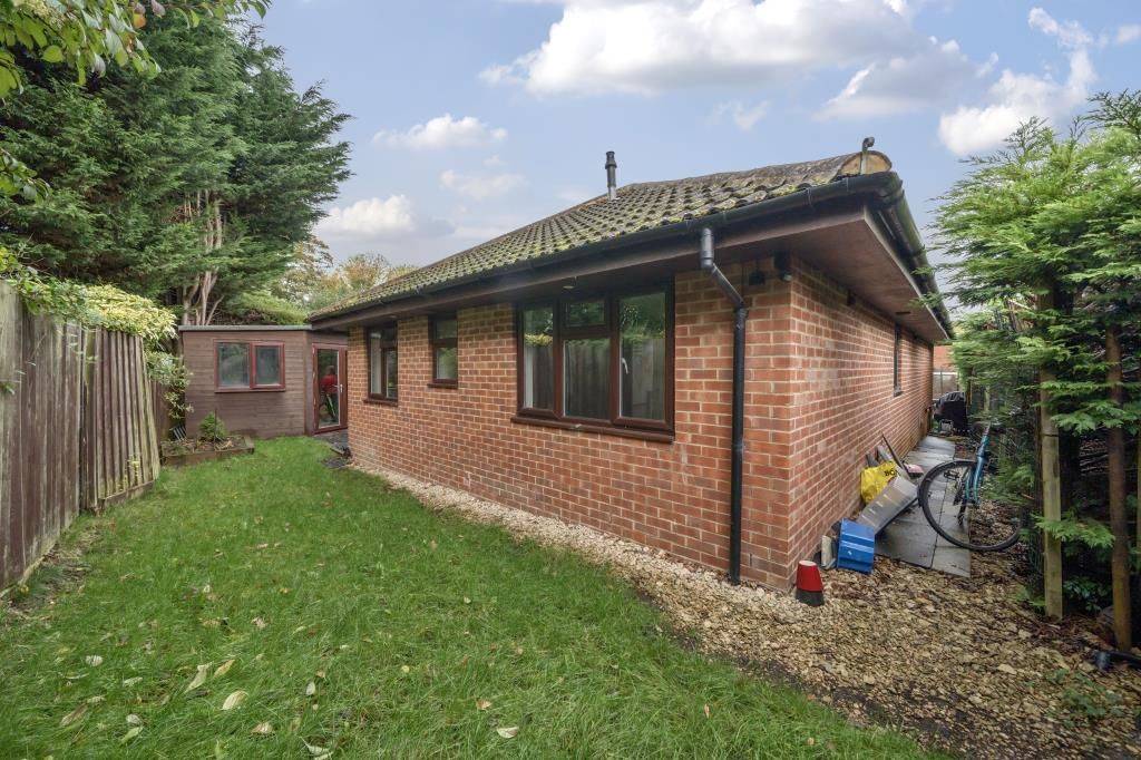 3 bed detached bungalow for sale in Botley, Oxford OX2, £450,000