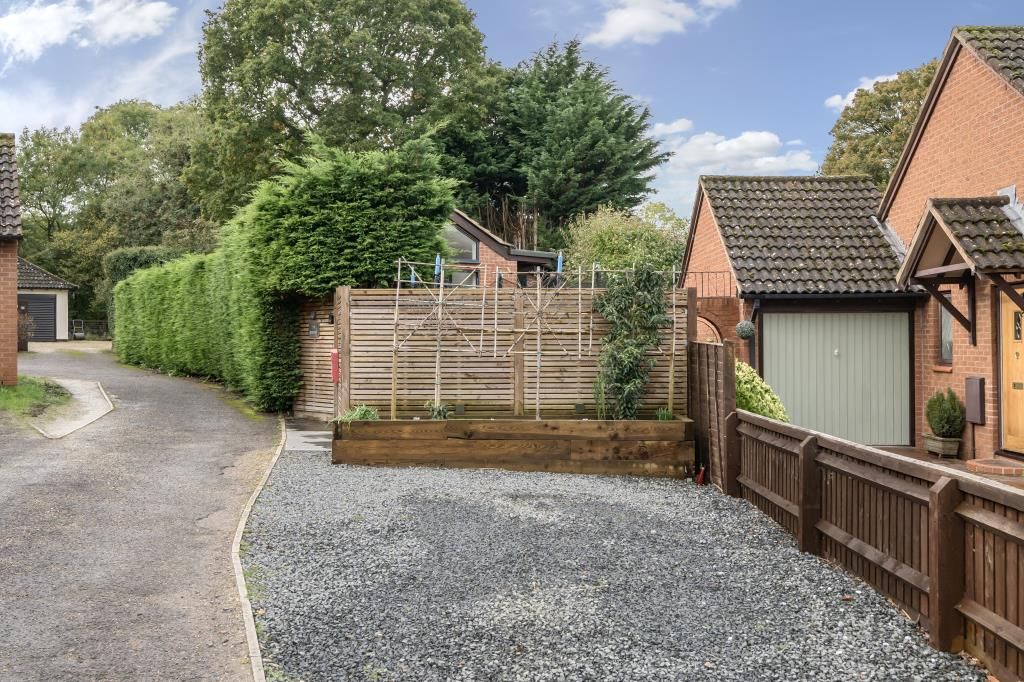 3 bed detached bungalow for sale in Botley, Oxford OX2, £450,000
