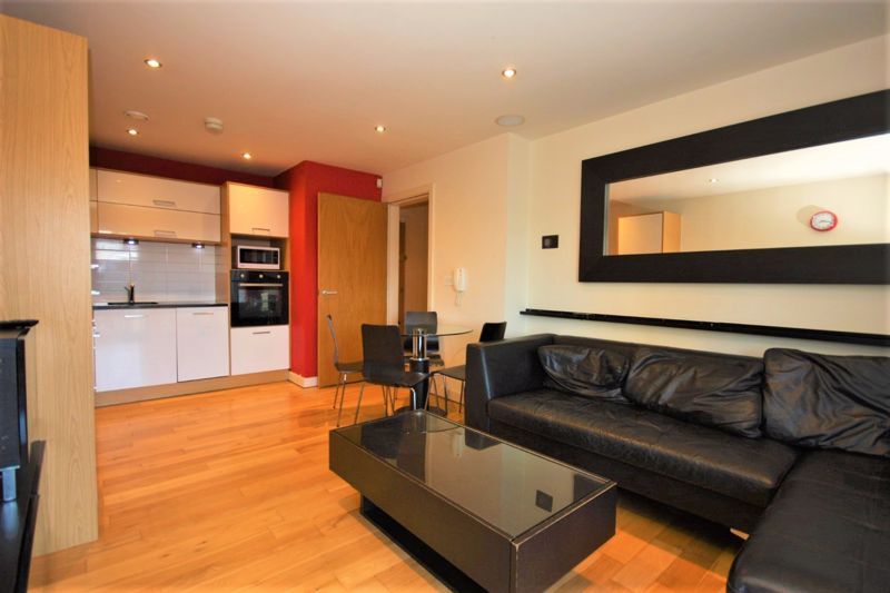 1 bed flat for sale in Dock Street, Hull HU1, £100,000