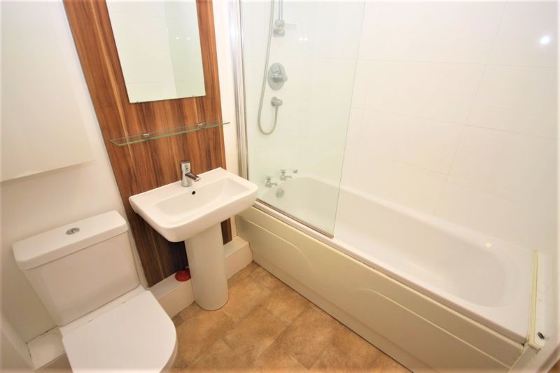 1 bed flat for sale in Dock Street, Hull HU1, £100,000