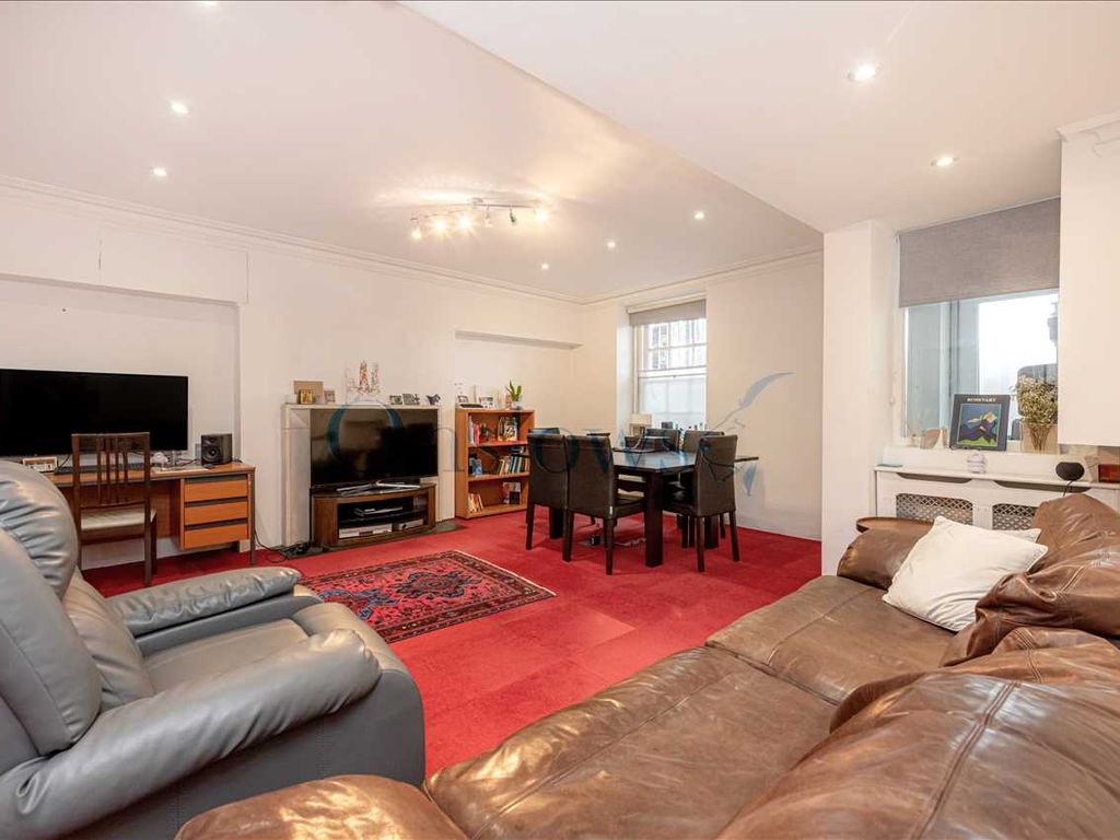 2 bed flat for sale in Chelsea Embankment, London SW3, £925,000