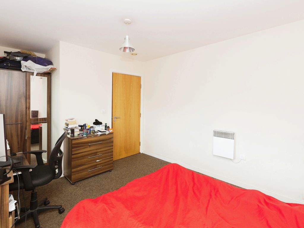 2 bed flat for sale in Commercial Road, London E14, £500,000