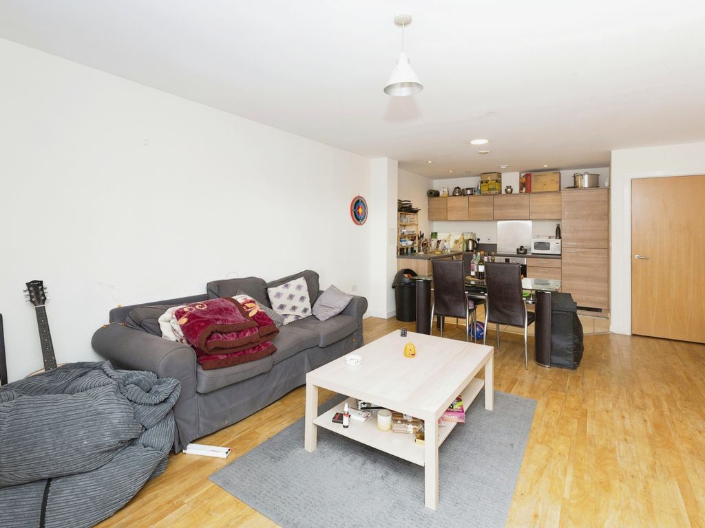2 bed flat for sale in Commercial Road, London E14, £500,000