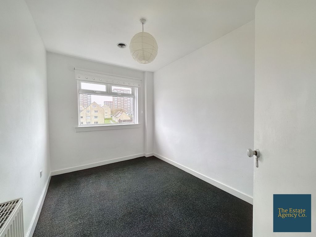2 bed flat for sale in Kilbowie Road, Clydebank G81, £65,000