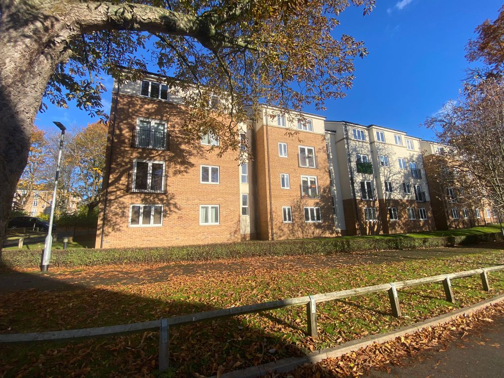 2 bed flat for sale in Holly Way, Leeds LS14, £135,000