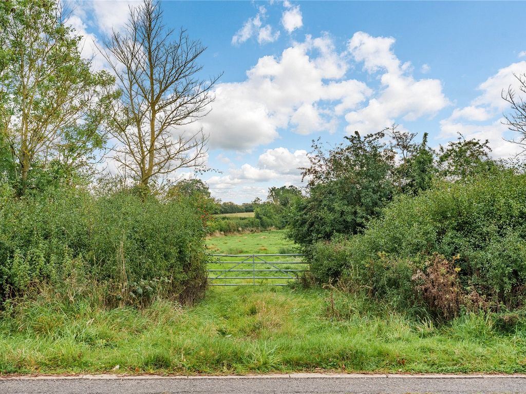 Land for sale in Brill, Aylesbury HP18, £20,000