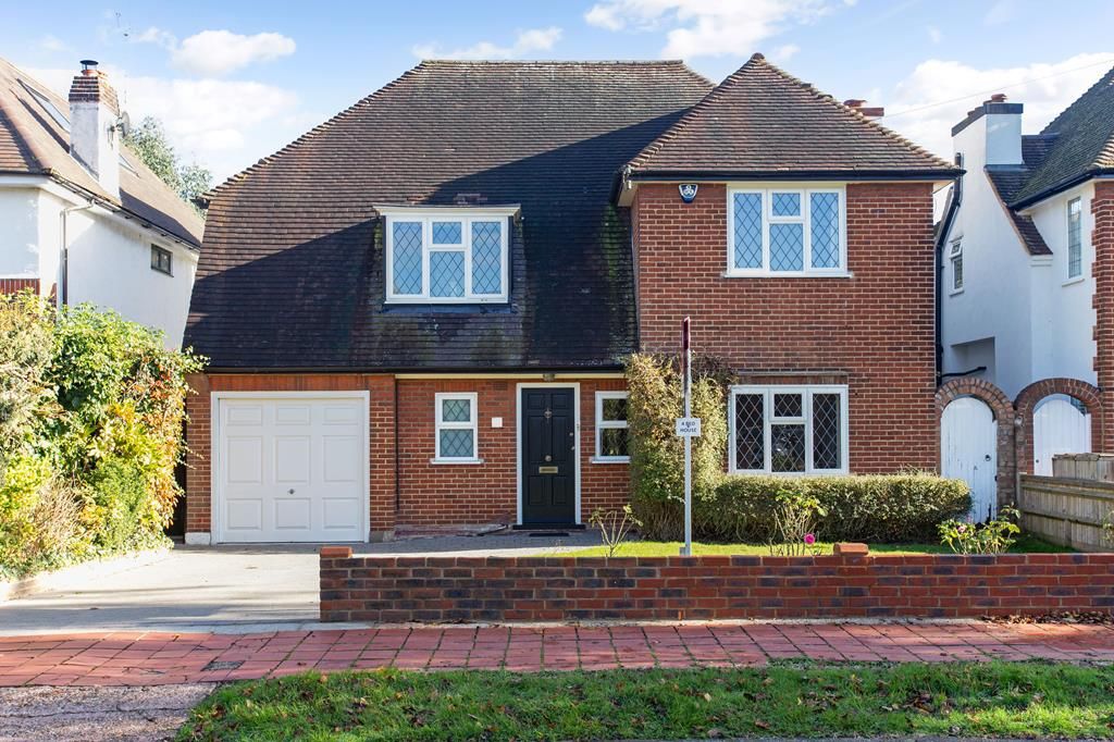 4 bed detached house to rent in Parkwood Avenue, Esher KT10, £4,250 pcm