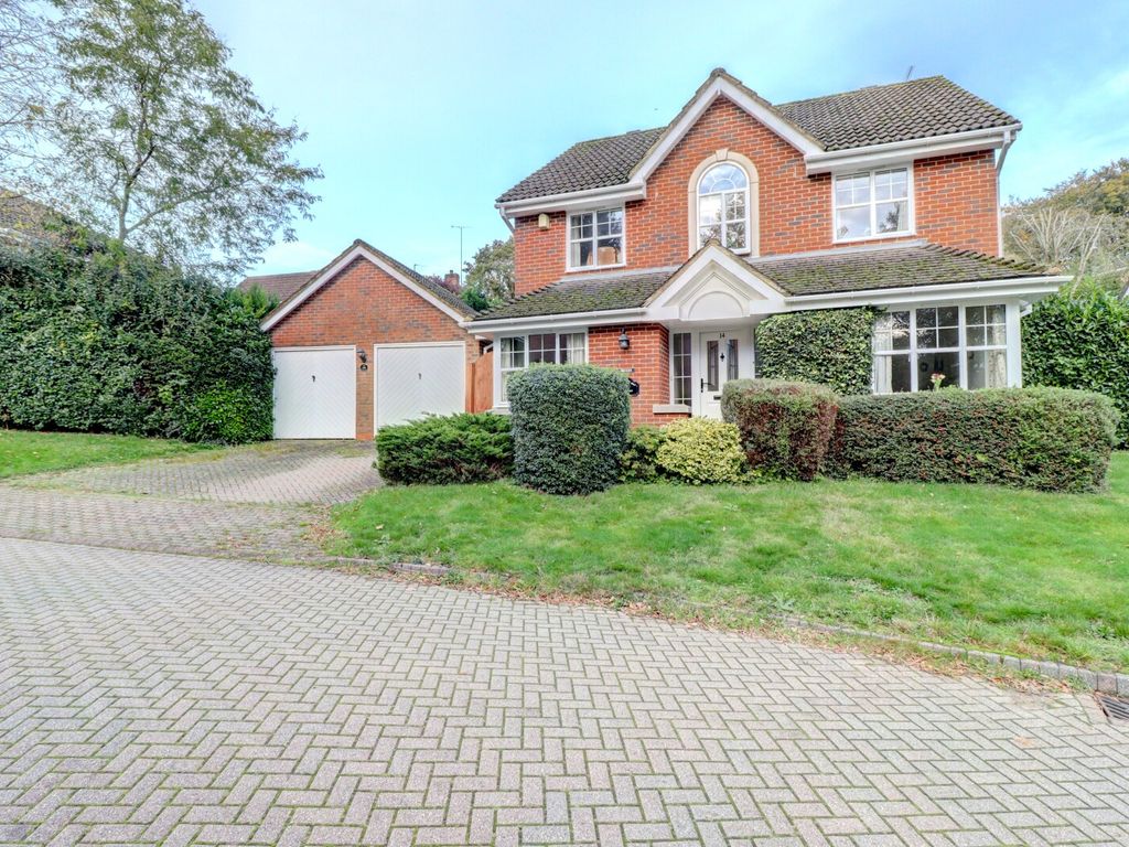 4 bed detached house for sale in Badger Way, Hazlemere, High Wycombe HP15, £829,950