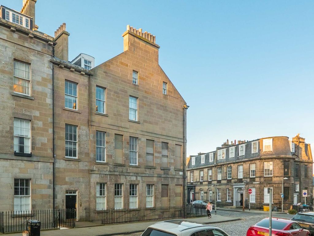 2 bed flat to rent in Union Street, Edinburgh, Midlothian EH1, £1,795 pcm