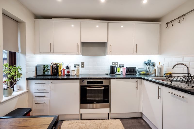1 bed flat for sale in Clarendon Close, Abingdon OX14, £140,000