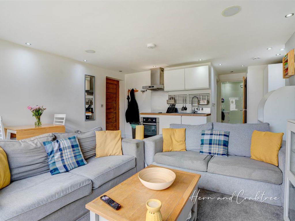1 bed flat for sale in Victoria Apartments, Lionel Road, Victoria Park CF5, £169,950