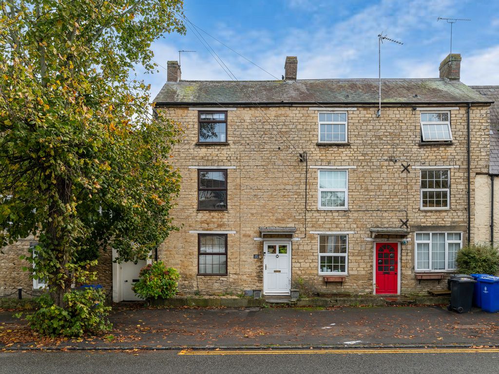 3 bed cottage for sale in High Street Brackley, Northamptonshire NN13, £375,000