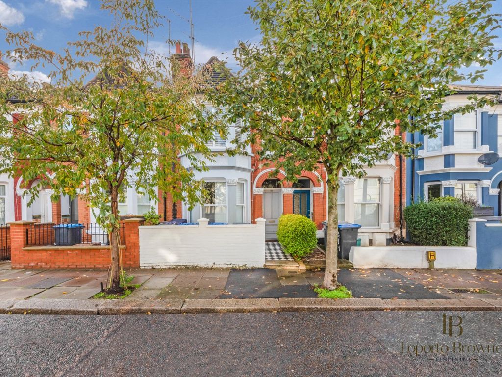 1 bed flat for sale in Churchill Road, Willesden Green NW2, £425,000