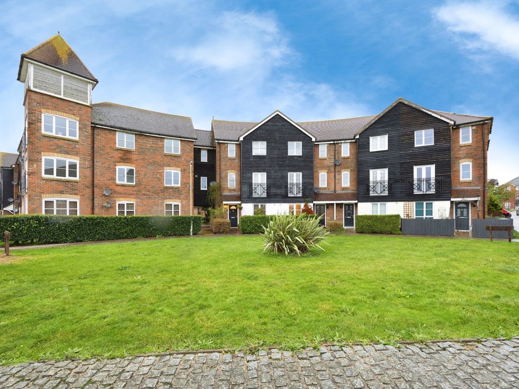 3 bed flat for sale in East Stour Way, Ashford, Kent TN24, £200,000