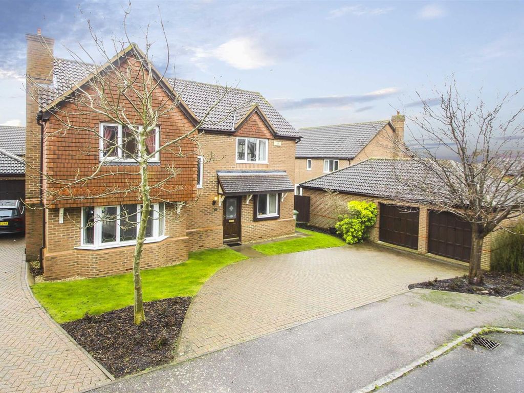 4 bed detached house to rent in Cottage Common, Loughton, Milton Keynes MK5, £2,250 pcm