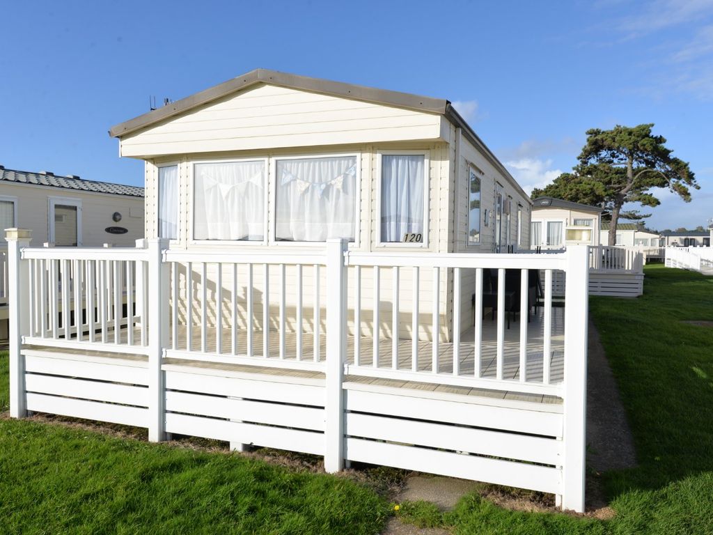 2 bed mobile/park home for sale in Chewton Sound, Naish Park, Christchurch Road, New Milton BH25, £35,000