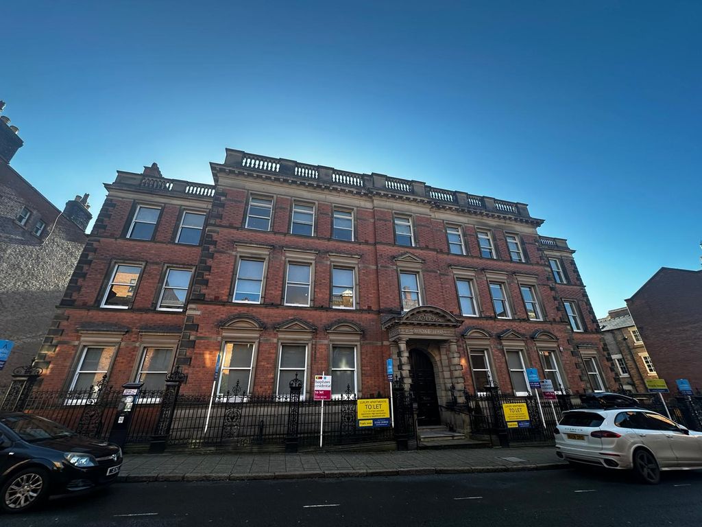 2 bed flat to rent in St. Marys Gate, Derby DE1, £1,100 pcm