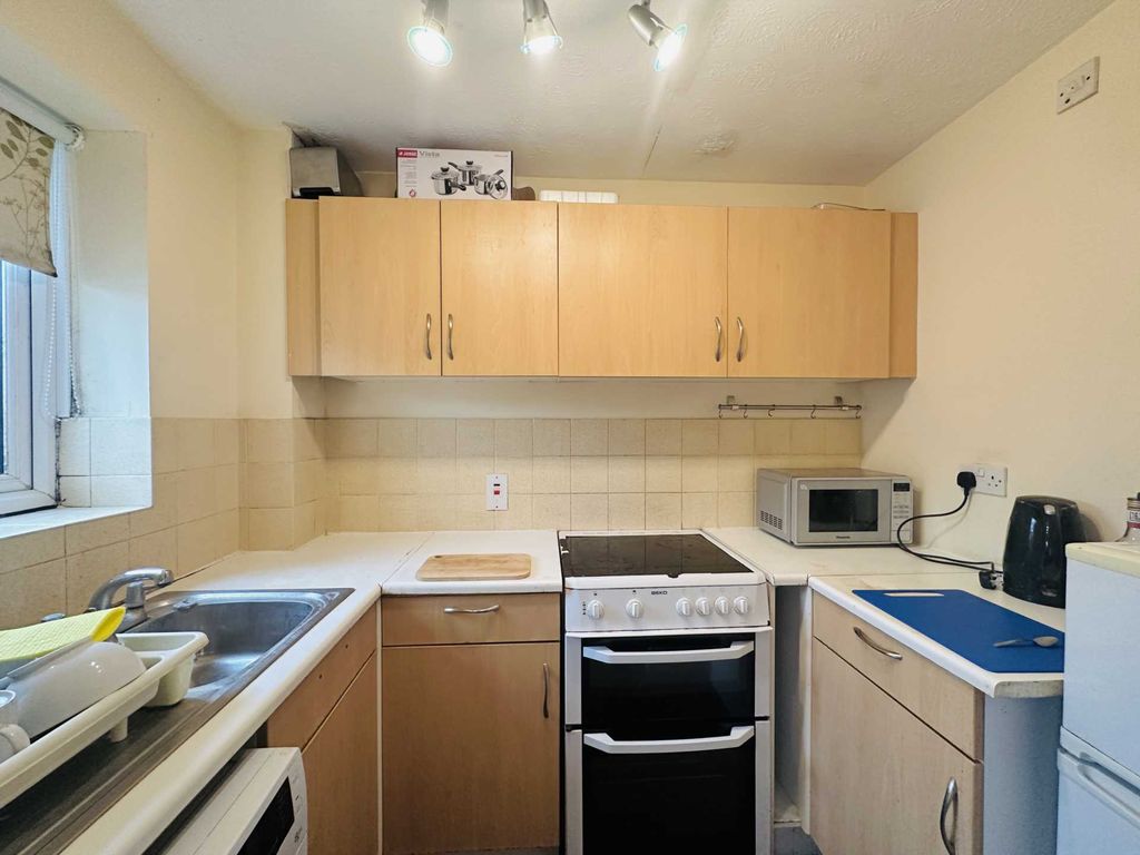 1 bed terraced house for sale in Kennet Close, Berinsfield OX10, £199,950