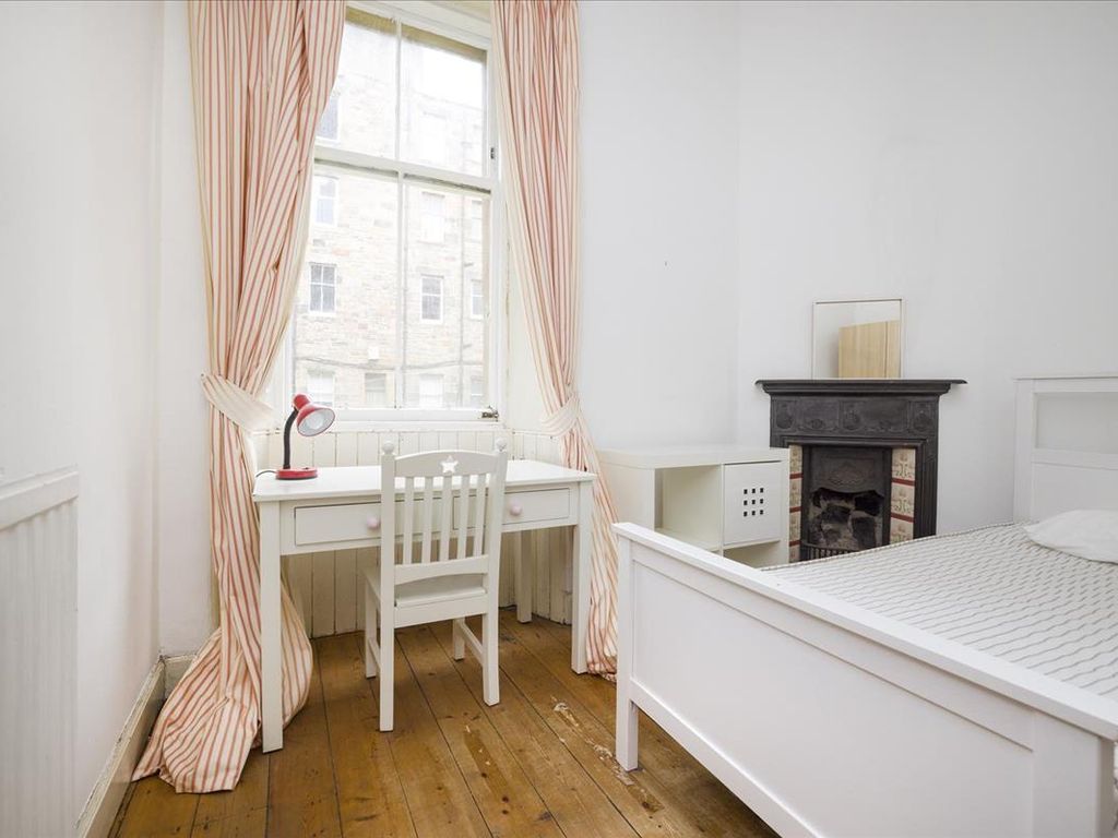 1 bed flat for sale in 18/4 Lochrin Place, Edinburgh EH3, £160,000