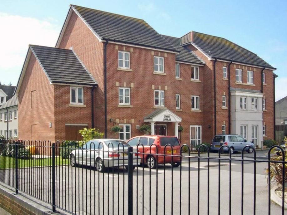 1 bed flat for sale in Plymouth Road, Penarth CF64, £105,000