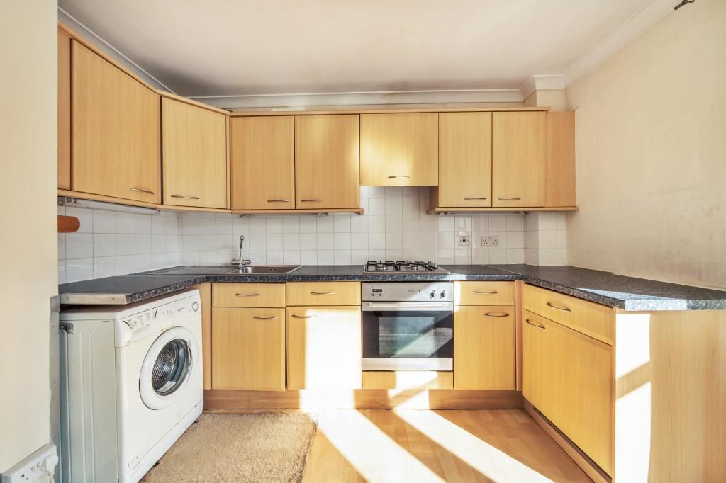 1 bed flat for sale in High Wycombe, Buckinghamshire HP11, £155,000