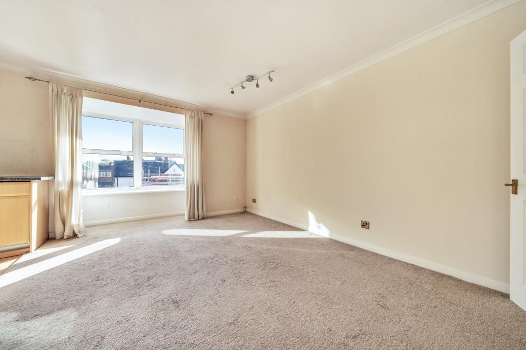 1 bed flat for sale in High Wycombe, Buckinghamshire HP11, £155,000