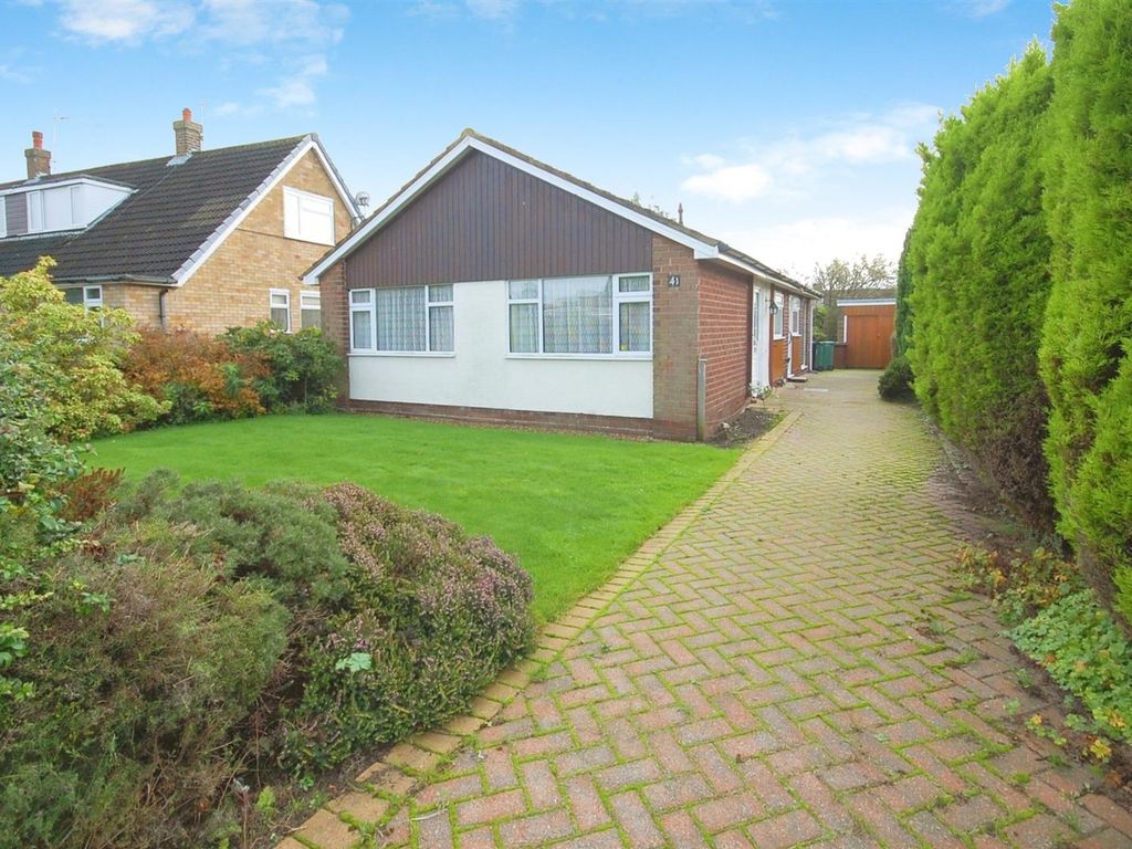 3 bed detached bungalow for sale in Springmead Drive, Garforth, Leeds LS25, £310,000