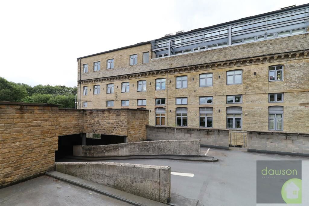 2 bed flat for sale in Park Road, Elland HX5, £105,000