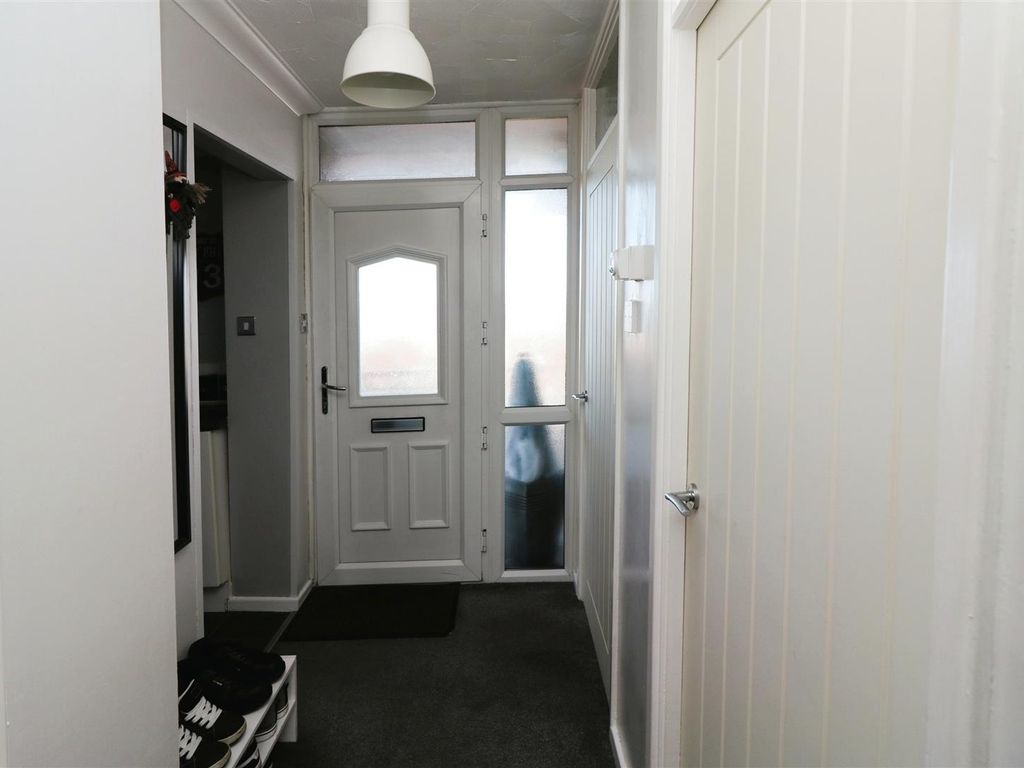 1 bed flat for sale in Doncaster Road, Clifton, Rotherham S65, £70,000