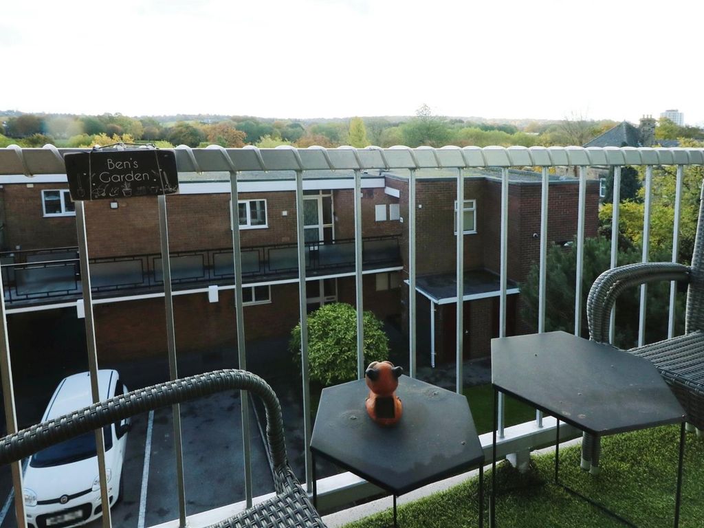 1 bed flat for sale in Doncaster Road, Clifton, Rotherham S65, £70,000