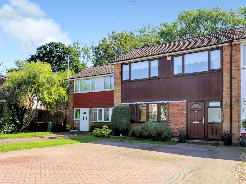 3 bed terraced house for sale in Ridgeway, Kensworth, Dunstable, Bedfordshire LU6, £325,000